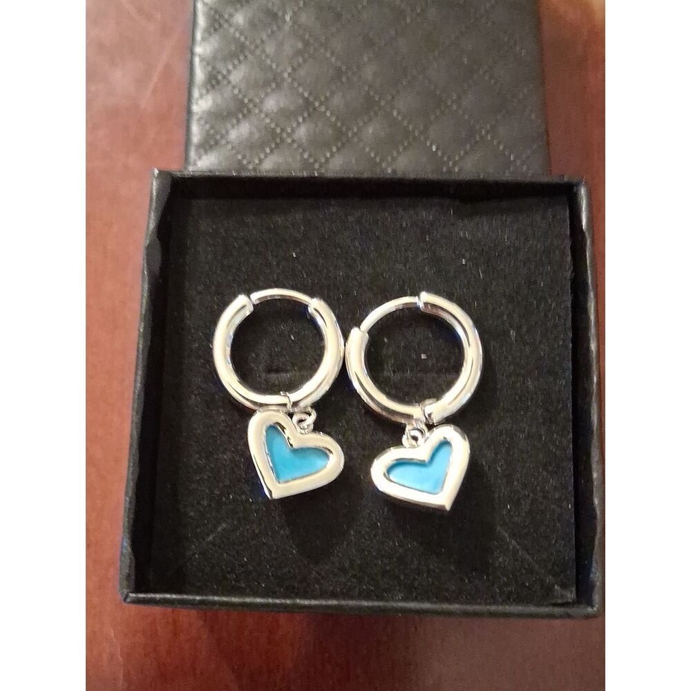 18k White Gold Plated Over Brass Blue Heart Huggie Earrings New With Box - Picture 2 of 2